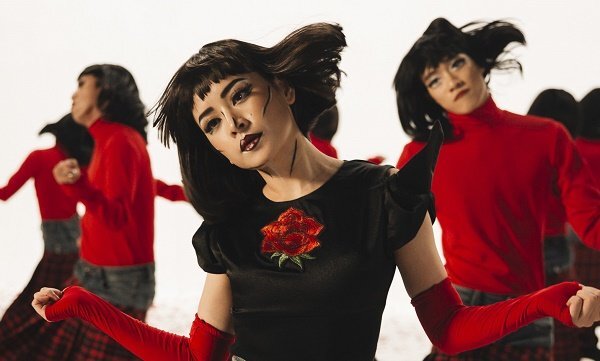 Chi Pu tung MV mới, gây hoang mang với vũ đạo kì quặc