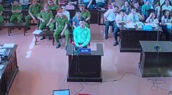 Clip: Bác sỹ Hoàng Công Lương bất ngờ xin giữ quyền im lặng trước tòa