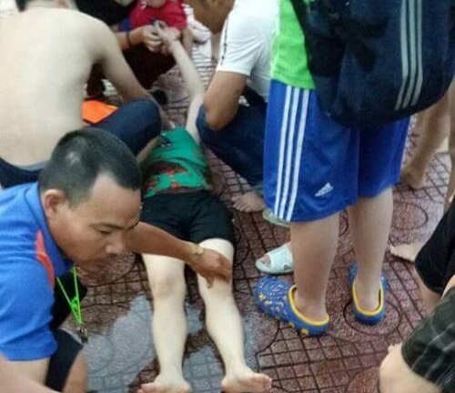 Nghi rò điện, 1 phụ nữ đang tắm ở bể bơi phải cấp cứu trong tình trạng nguy kịch