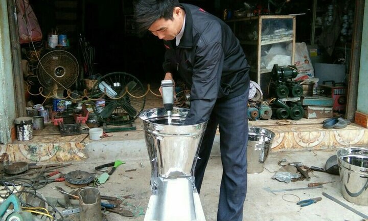 Anh nông dân sáng chế máy thái rau, củ, quả