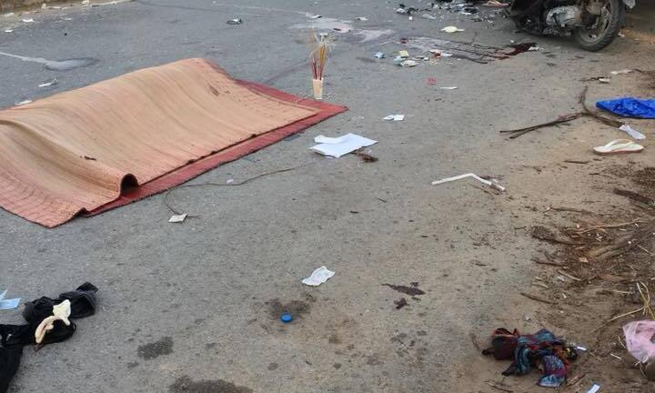 Đâm vào đuôi xe tải, hai thanh niên chết trong đêm