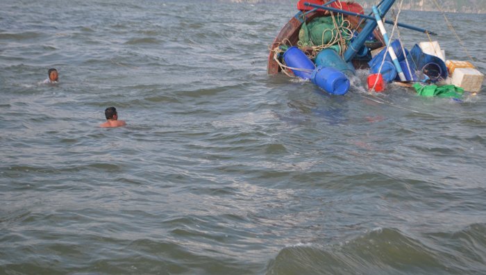 Va phải đá ngầm, tàu đánh cá chìm trên biển Hải Phòng