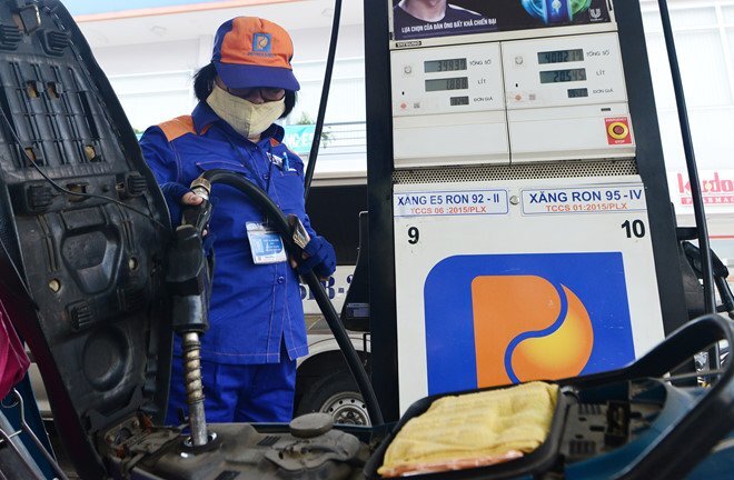 Tăng thuế xăng kịch khung, ngành vận tải điêu đứng?