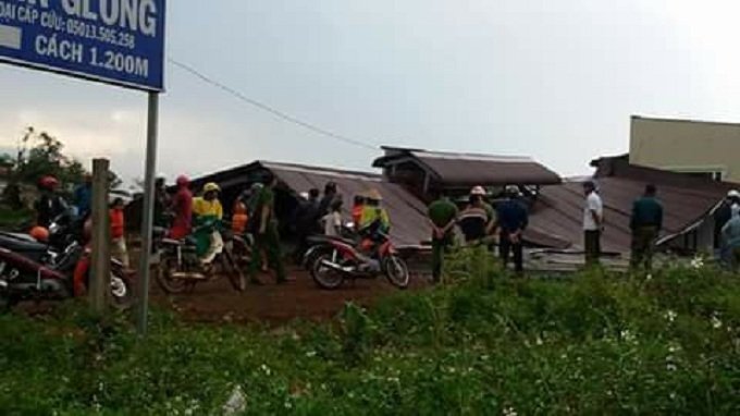 Lốc xoáy kéo sập mái nhà, 1 người phụ nữ thiệt mạng