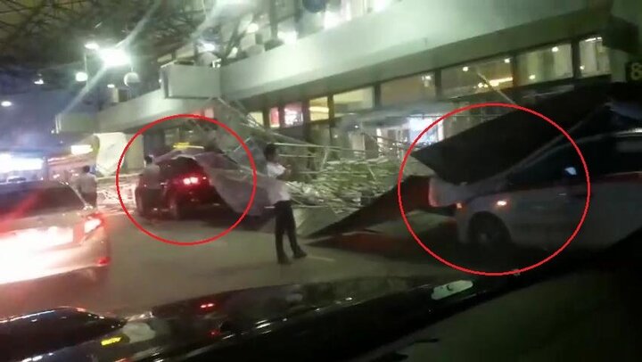 Clip: Tôn rào chắn bị gió to thổi sập, đè lên ô tô ở sân bay Nội Bài