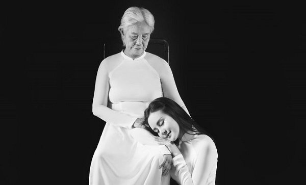 Mẹ lâm bệnh nặng, Vy Oanh suy sụp, mong mọi người cầu nguyện cho mẹ