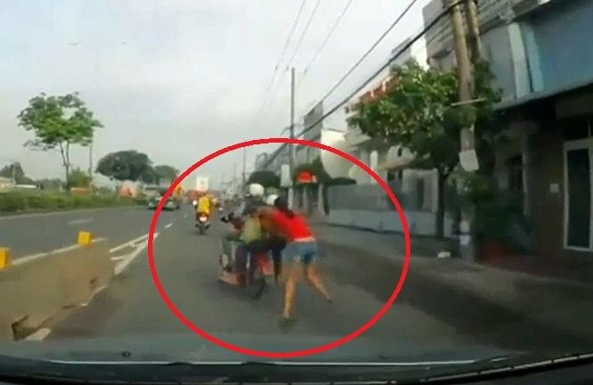 Clip: Hai tên cướp kéo lê cô gái trăm mét ở Bình Dương