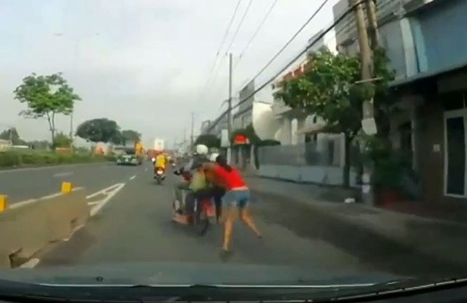 Cướp xông vào nhà trộm đồ, kéo lê cô gái hàng trăm mét trên đường ở Bình Dương