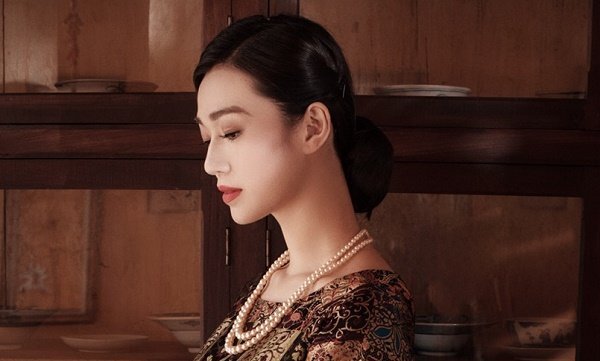 Khánh My khoe sắc trong tà áo dài dịu dàng như mỹ nhân Sài Gòn xưa