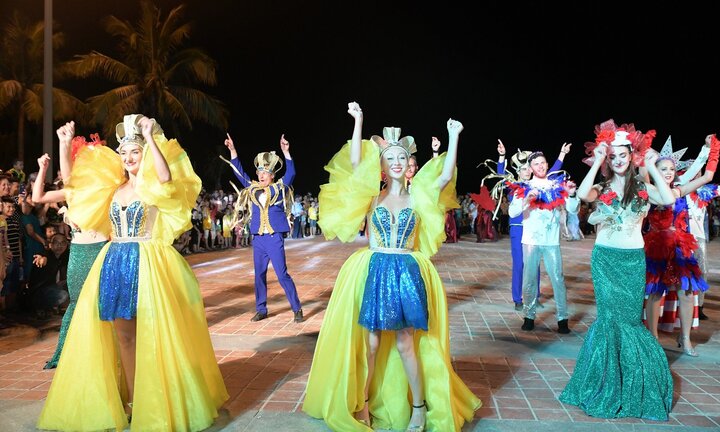 Vui quên lối về với chuỗi lễ hội đặc sắc tại 'thành phố pháo hoa' hè 2018