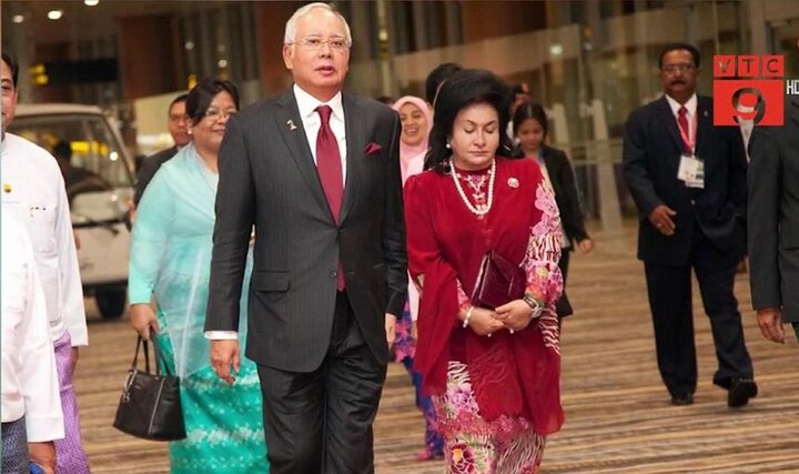 Túi xách hàng hiệu, trang sức đắt tiền của vợ cựu Thủ tướng Malaysia chất đầy 5 xe cảnh sát