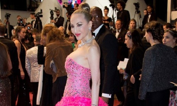 Thảm họa thẩm mỹ Hong Kong khoe vòng một 'nhức mắt' tại Cannes