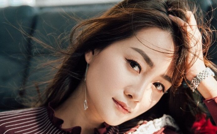 MC 'Thần tượng Bolero' diện váy Valentino 125 triệu đồng trong bộ ảnh mới