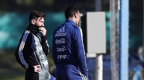 Messi và đồng đội tập trung, tuyển Argentina nhận ngay tin dữ
