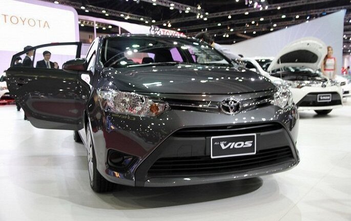 Không thể nhập khẩu ô tô, Toyota đang được xe 'nội' giải cứu