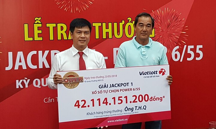 Người đàn ông ở Cần Thơ không đeo mặt nạ nhận thưởng Vietlott