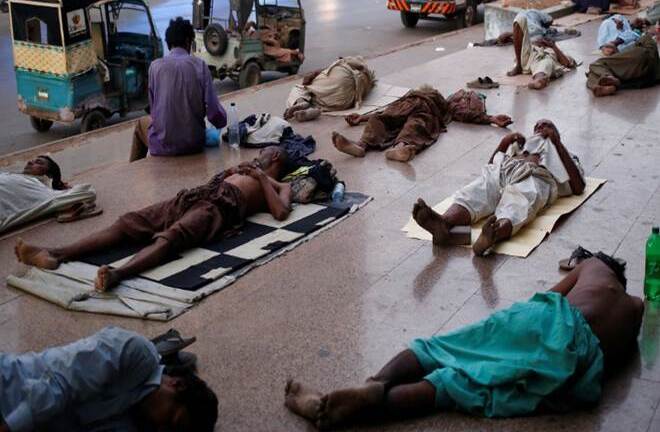 Nắng nóng kinh hoàng 44°C, 65 người chết trong vòng 3 ngày