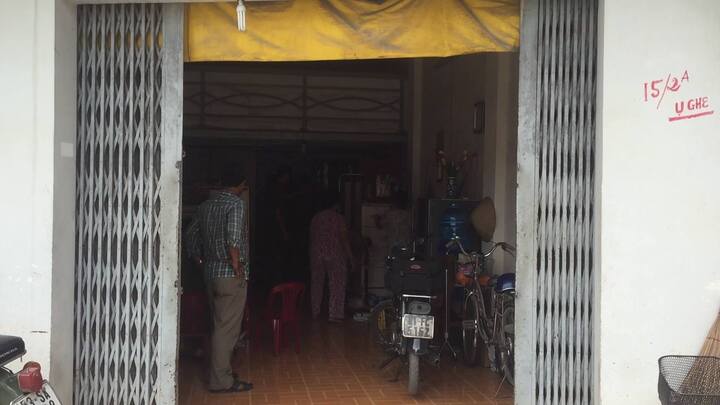 Cha mẹ ngất xỉu phát hiện con trai treo cổ chết ở nhà trọ