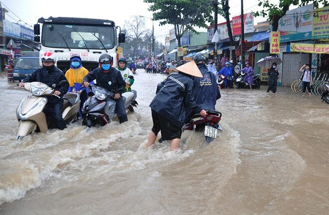Để rác bịt cống thải, 4 chủ tịch phường ở Đồng Nai bị phê bình