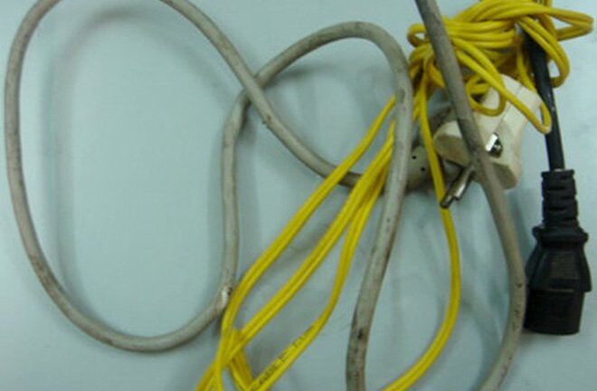 Vợ chồng giáo viên chết trên nền nhà nghi chích điện tự tử ở Trà Vinh