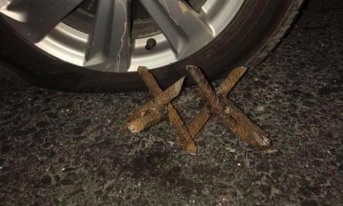 'Bẫy chông’ tấn công quốc lộ ở Quảng Ninh