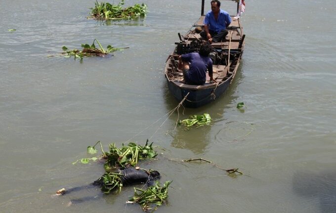 Nghi án người đàn ông ghen tuông giết vợ vứt xuống sông