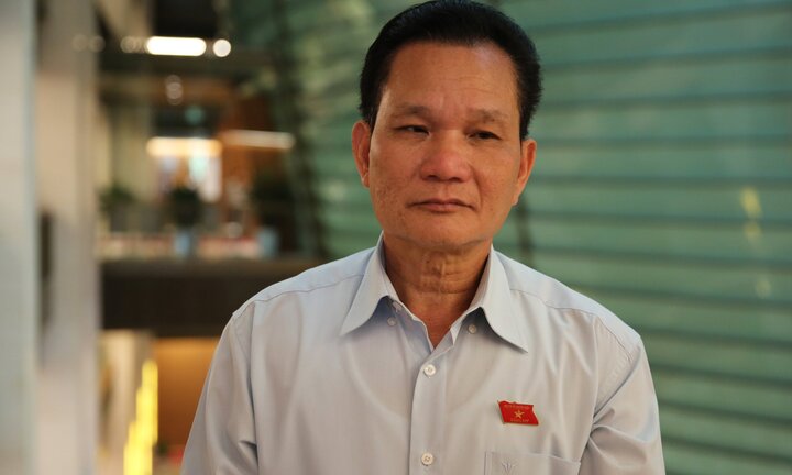 Toà đang xử, ĐBQH bênh vực bác sĩ Hoàng Công Lương là đúng hay sai?