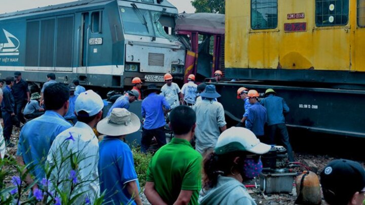 Video: Nhân chứng kể phút kinh hoàng hai đoàn tàu đấu đầu ở Quảng Nam