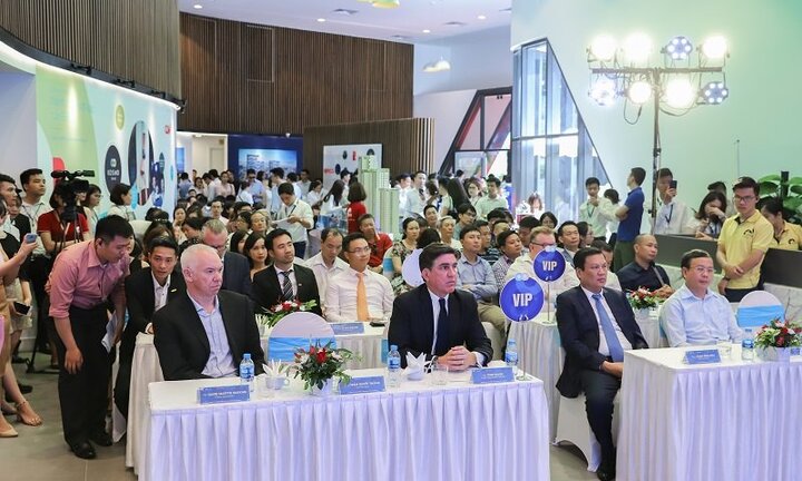 Kosmo Tây Hồ ra mắt tòa tháp Centro