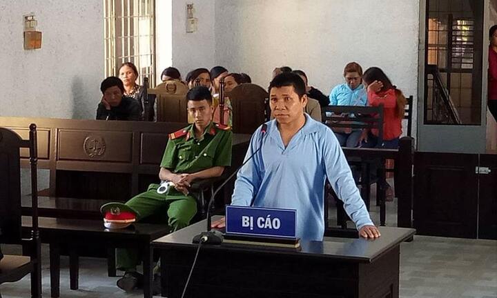 Nhậu say, người đàn ông giở trò đồi bại với bạn của con gái