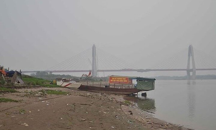 Cảnh sát điều tra việc người phụ nữ mang thai chết ở sông Hồng