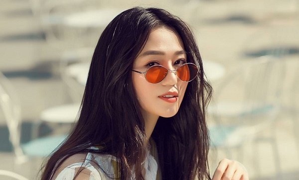 Xuống phố đón hè với trang phục thời thượng như Khánh My