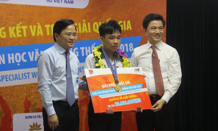 Nam sinh Việt Nam 16 tuổi tham dự cuộc thi Vô địch Tin học Văn phòng Thế giới 2018 tại Mỹ