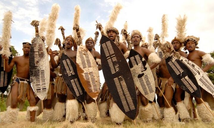 Kỳ lạ bộ tộc kiểm tra trinh tiết đàn ông bằng nước tiểu