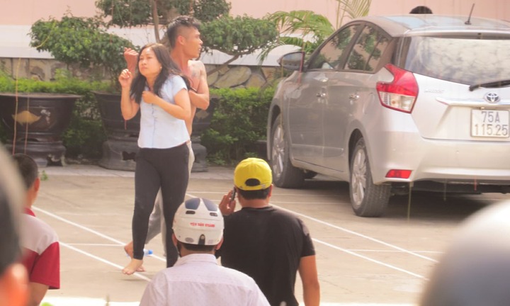 Khởi tố, bắt tạm giam gã thanh niên dùng dao khống chế con tin ở Huế