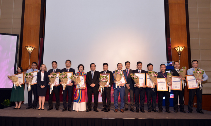 TPBank song hành cùng Instant.vn giành giải thưởng Best Young Local Fintech Award tại FCV