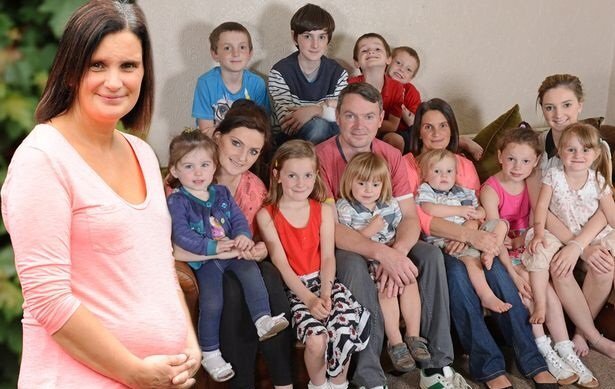 Vừa tuyên bố chỉ đẻ 20 con, người phụ nữ 43 tuổi đã mang thai lần thứ 21