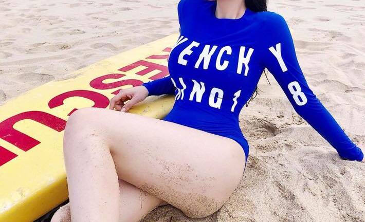 ‘Đại náo’ cộng đồng mạng với Givenchy, Kỳ Duyên ‘phát lộc’ cho đồ bơi hàng hiệu