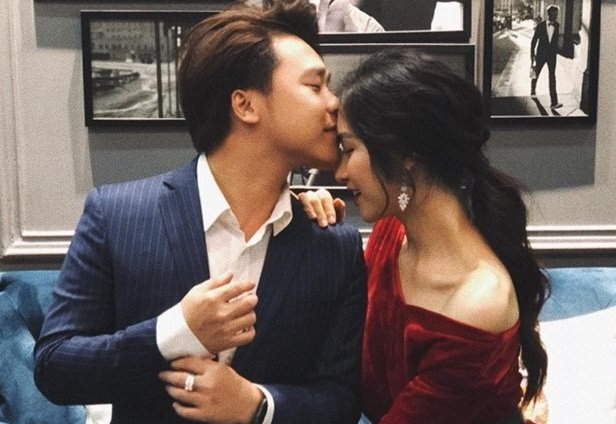 Bạn trai thiếu gia hôn Hòa Minzy, lãng mạn nói lời ngọt ngào