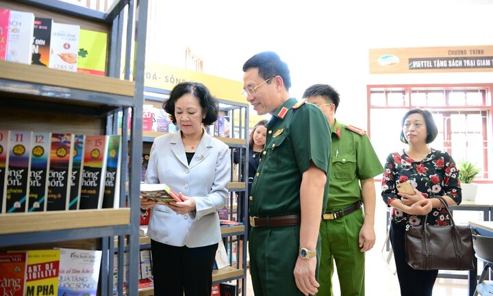 Viettel tặng sách các trại giam trên toàn quốc