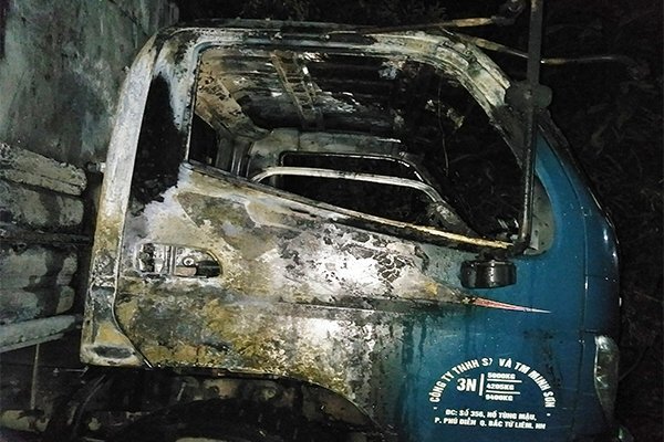 Kẻ gian phóng hoả thiêu rụi xe tải trong đêm ở Thanh Hoá