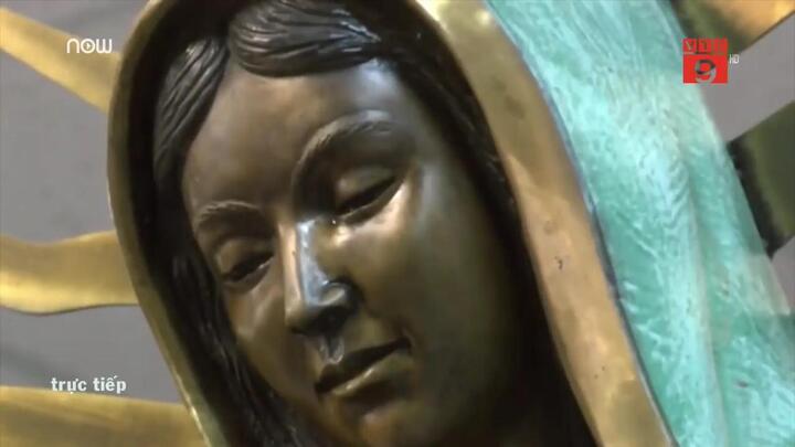Đổ xô đi xem tượng Đức mẹ Đồng trinh 'khóc'