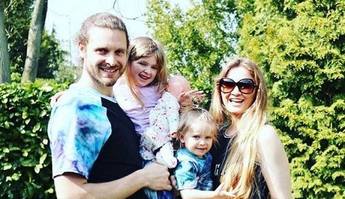 Quyết định phiêu lưu khắp thế giới để giáo dục con