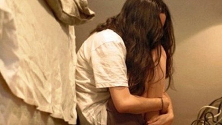 Rủ bé gái hàng xóm 8 tuổi đi lấy nước rồi cưỡng bức dưới suối