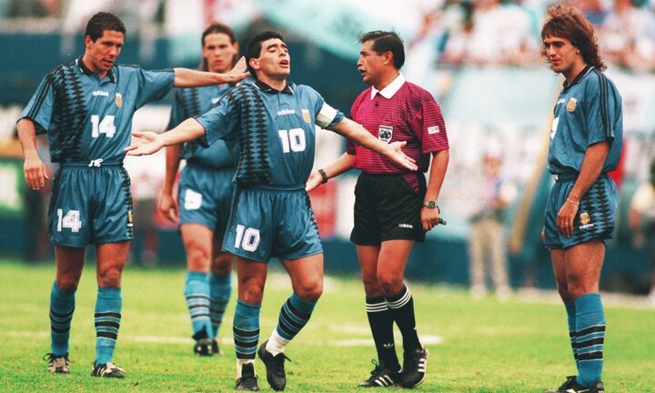 Maradona, Zidane, Luis Suarez gây tranh cãi nhất lịch sử World Cup