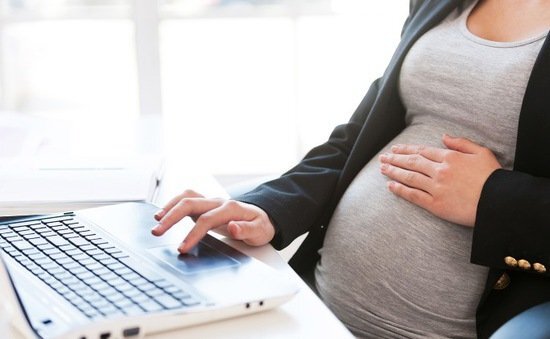 Chuyện thật như đùa: Cấp trên xếp lịch mang thai cho nhân viên nữ