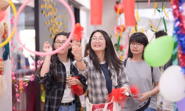 Du học sinh Việt mang văn hóa, ẩm thực nước nhà tới bạn bè quốc tế