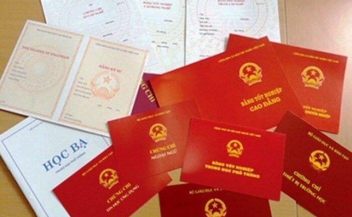 Đánh sập 'xưởng' sản xuất, thu 50.000 bằng giả ở vùng ven TP.HCM