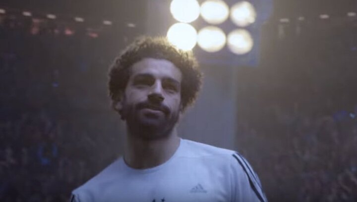 Video: Messi, Salah đá bóng trong lồng sắt hâm nóng World Cup