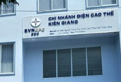 Mất chức giám đốc vì cho vợ làm trưởng phòng tổng hợp